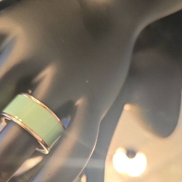 Elegant Green Gold-Tone Ring - Picture 4 of 5